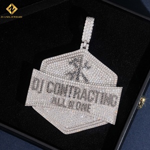 Colgante de Hip Hop Personalizado, Plata 925 con Baño de Rodio, Moissanita, Diseño Católico Vintage, Joyería - Product Image 1