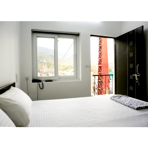 Fenêtre <span class=keywords><strong>coulissante</strong></span> moderne en vinyle blanc pour maisons, à rupture de pont thermique, <span class=keywords><strong>avec</strong></span> verre trempé transparent insonorisant et revêtement de protection UV - Product Image 3