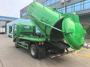 Camión de Succión de Aguas Residuales HOWO RHD 4x2 5000L 5cbm con Bomba Weilong para Vaciar Fosas Sépticas y Alcantarillas - Product Image 5