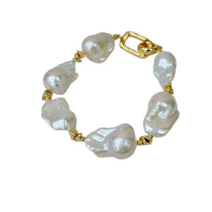 Ensemble de bracelet et collier en perles baroques naturelles avec perles plaquées or de forme irrégulière, élégant et tendance - Product Image 5