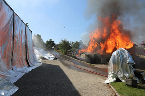 Feuille d'aluminium <span class=keywords><strong>non</strong></span> <span class=keywords><strong>tissée</strong></span> enduite <span class=keywords><strong>de</strong></span> <span class=keywords><strong>fibre</strong></span> <span class=keywords><strong>de</strong></span> <span class=keywords><strong>verre</strong></span> tissu <span class=keywords><strong>de</strong></span> <span class=keywords><strong>fibre</strong></span> <span class=keywords><strong>de</strong></span> <span class=keywords><strong>verre</strong></span> couverture <span class=keywords><strong>de</strong></span> coton ignifuge isolation thermique <span class=keywords><strong>fibre</strong></span> <span class=keywords><strong>de</strong></span> <span class=keywords><strong>verre</strong></span> - Product Image 5