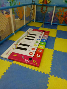 Plancher de <span class=keywords><strong>piano</strong></span> électrique d'intérieur personnalisé Offre Spéciale, équipement de jeu de parc d'attractions, plancher de <span class=keywords><strong>piano</strong></span> pour enfants, <span class=keywords><strong>jouer</strong></span> du <span class=keywords><strong>piano</strong></span> doux - Product Image 3