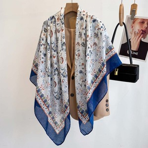 Оптовая продажа, дизайнерские квадратные шарфы, 130*130 с цветочным принтом, высококачественные роскошные шарфы для женщин - Product Image 2