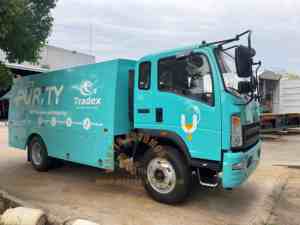 Camión Cisterna Dispensador de Combustible <span class=keywords><strong>Cafu</strong></span> Design HOWO 4X2 4X4 8000L 8cbm 8m3 con Dos Compartimentos y Sistemas de Reabastecimiento Totalmente Independientes - Product Image 2