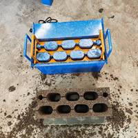 Machine motorisée de fabrication de blocs de béton creux emboîtables manuels avec moule à briques en ciment et moteur pour le sable