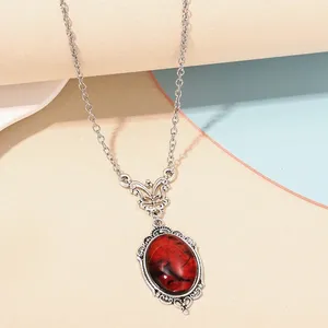 Collier avec pendentif ovale en quartz rouge sang gothique pour femmes, collier de vampire pour Halloween, bijoux de sorcière en relief, colliers vintage - Product Image 1