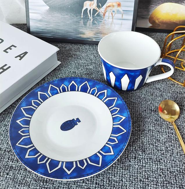 2 tasses et soucoupes