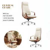 Fauteuil de Direction Moderne Marron à Dossier Haut et Coque Courbée, avec Base Étoile à Cinq Branches et Roulettes, Coussins Confortables