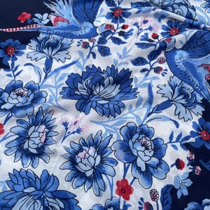 Châle personnalisé imprimé bleu et blanc fleurs Design imprimé doux <span class=keywords><strong>soie</strong></span> Tencel mélange tissu longue écharpe étole châle pour les femmes - Product Image 5