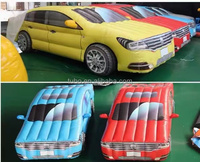 Modèle de voiture gonflable géant personnalisé avec thème de dessin animé, imperméable et ventilateur intégré pour les événements en plein air