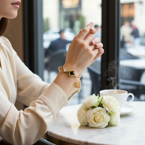 Bracciale Elegante in Acciaio Inossidabile Placcato Oro, Design Raffinato per Donne - Product Image 4