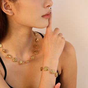 Colliers personnalisables en acier inoxydable avec pendentifs étoile et cœur, perles d'eau douce et chaîne cubaine – Vente en gros - Product Image 6