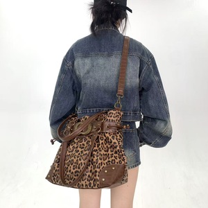 Grand sac fourre-tout vintage à imprimé léopard, sac à main seau pour femme avec garniture en PU effet croco, à porter à l'épaule ou en bandoulière, idéal pour le quotidien, les voyages et le travail - Product Image 2