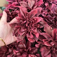 Fleur artificielle Dahlia à tige unique en PU effet toucher réel, couleur bordeaux, pour décoration florale de table de mariage ou de fête.