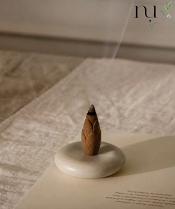 Incienso de Agarwood en Cono, Hecho a Mano con Polvo de Agarwood Natural, Ingredientes Herbales, para Meditación, Relajación y Fragancia para el Hogar - Product Image 1