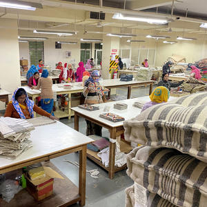 Pouf carré indien décoratif multicolore brodé Vintage fait à la main en Patchwork, nouvelle Collection - Product Image 4