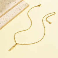 Collier pendentif barre torsadée en acier inoxydable Collier pendentif barre torsadée verticale simple mode pour cadeaux