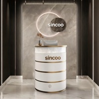 Bureau de réception semi-circulaire moderne et personnalisé tendance 2025 avec design en panneaux de bois pour salon de beauté et usage en salon de manucure