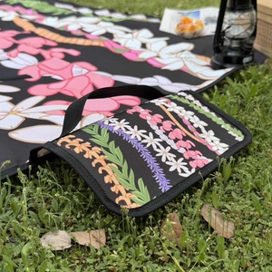 Qunature Wholesale Spring Summer Portable Outdoor Picnic Mat Camping Excursion <strong>Waterproof</strong> Picnic Rug Outdoor <strong>Blanket</strong> Goods - Product Image 2