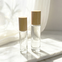 Vente en gros de flacons de parfum en verre cylindriques de 10 ml avec bille roulante pour couvercle en bambou et impression sérigraphique