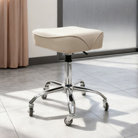 Chaise de tabourets bas en cuir blanc personnalisé tabouret de salon de beauté des ongles ergonomique tabouret de pédicure de technicien de cils beige chaise pour technologie des ongles