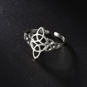 Bague de protection tendance JinSpark 'Mystic Knot' en acier inoxydable plaqué or 18 carats, motif nœud celtique de <span class=keywords><strong>sorcière</strong></span>, pour fiançailles et mariage - Product Image 3