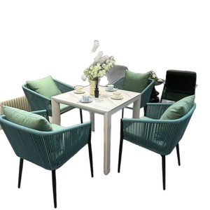 Ensemble de jardin : Chaise d'extérieur avec coussin blanc, design contemporain, structure métallique résistante aux intempéries, idéale pour patio, mariages et banquets - Product Image 4