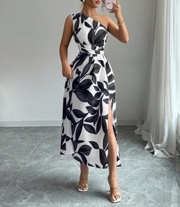 Robe longue fendue asymétrique sans manches à taille cintrée pour <span class=keywords><strong>femme</strong></span>, imprimé feuilles, amincissante, idéale pour les vacances - Product Image 4