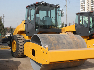 Compacteur routier hydraulique à double tambour 10T officiel chinois XS103 XS103H pour la vente - Product Image 5