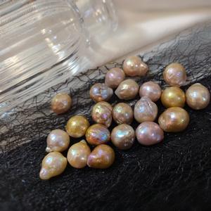 Collier en perles de forme baroque naturelle enveloppé d'or 14 carats avec peinture à l'huile colorée, style simple et élégant de palais - Product Image 5