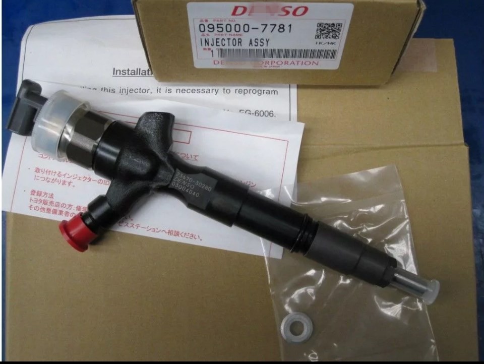 common rail injector 23670-30280 095000-7780 injector for TOYOTA 1KD-FTV, 2KD-FTV, D-4D, injector nozzle 23670-30280 095000-7780