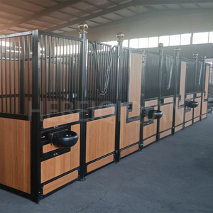 Porte d'écurie intérieure en bois dur avec panneau de remplissage en bambou, cadre métallique noir thermolaqué pour écuries équestres - Product Image 5
