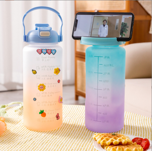 Bouteille d'eau portable en plastique grande capacité 2000 ml, motif dessin animé, couleur dégradée, pour le sport – Offre spéciale - Product Image 5
