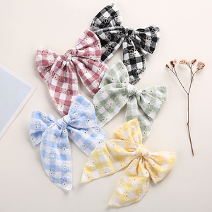 2 unids/set mamá y yo <span class=keywords><strong>accesorios</strong></span> para el cabello Clips de lazo a cuadros Gingham bordado flor mamá y yo pasadores conjunto de Clips de lazo - Product Image 2