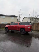 XINYI Capot de benne de camionnette en acier et aluminium avec logo personnalisé pour Toyota Tacoma SR5 TRD Sport Off Road 2021 Tundra 5FT 6FT