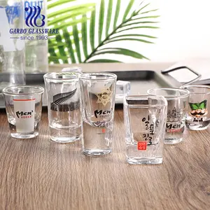 30Ml Pabrik Cina Grosir Souvenir Berbentuk Unik Mini Custom Logo Minuman Keras Kaca Shot Ukuran Berbeda dengan Decal Berbeda