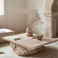 Table basse de salon moderne de luxe en marbre beige, bloc de travertin carré, conçue pour l'ameublement domestique