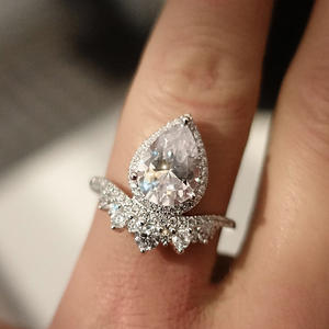 Anello da Cocktail H075 Wings con Diamante Naturale a Goccia e Incastonatura Pavé, Anello di Fidanzamento alla Moda per Donne - Product Image 4