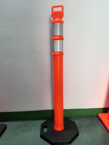 Postes Delimitadores Portátiles Industriales con Bandas Reflectantes Naranja y Negro - Product Image 2
