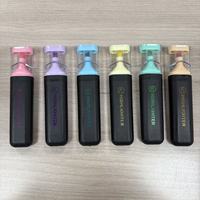 Ensemble de surligneurs colorés avec pointe pinceau à encre longue durée et non-transférable pour une utilisation en classe