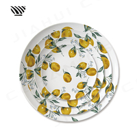 Assiette en céramique ornée de citron Motifs vibrants d'agrumes Durabilité et style pour des paysages de table de mariage captivants