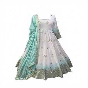 Karma Fashion Magnifique Lehenga Choli brodé rose avec dupatta pour les fêtes, provenant d'Inde et du Pakistan, taille M, en polyester - Product Image 3