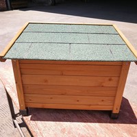 Maison pour chat d'extérieur en bois massif avec grand espace, pieds surélevés, porte avant et fenêtre latérale pour jardin, porche, patio et repos
