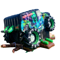Château gonflable Monster Truck personnalisé avec toboggan Mad Dog, idéal pour les fêtes d'enfants, événements extérieurs et locations.