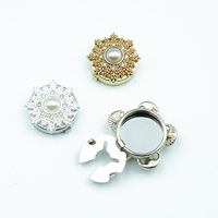 Bouton de manchette de luxe OEM en filigrane doré flocon de neige, avec perle en relief au centre, alternative au bouton de manchette, à clipser, directement de l'usine