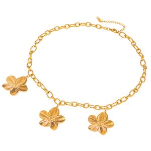 Collier en acier inoxydable plaqué or 18 carats à motif floral, pendentif rétro exagéré en forme de fleur à trois pétales - Product Image 1