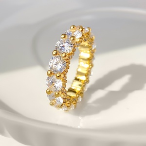 เครื่องประดับแฟชั่นสำหรับผู้หญิงสุดอินเทรนด์ แหวนเพชรซิคอนเต็มวงชุบทอง 18K ระยิบระยับ เหมาะสำหรับสวมใส่ทุกวัน - Product Image 1