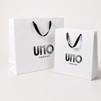 Sac shopping en papier blanc avec logo gaufré noir personnalisé, poignée en ruban, pour vêtements, chaussures, cadeaux, boutiques de détail