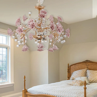 Luminaire suspendu vintage multi-tailles en céramique dorée en forme de rose pour villa, avec fleurs en céramique et cristaux