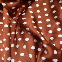 Tissu satiné imprimé à pois en charmeuse 100 % polyester recyclé, crêpe de soie recyclée, chiffon extensible
